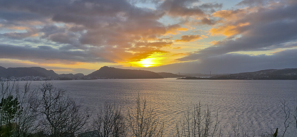 The setting sun from Helleveien