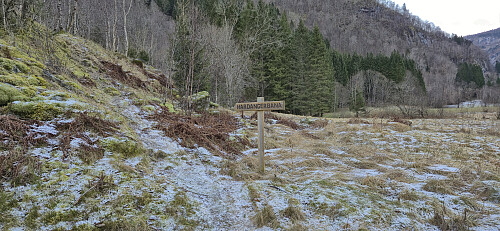 Sign for the old track of Hardangerbana