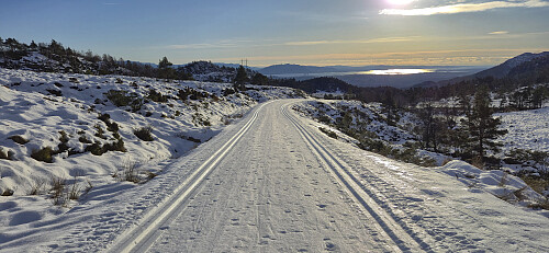 Old ski tracks in Kattnakkevegen (later turned into pure ice)