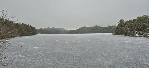 Gjeddevatnet with Botnahaugen to the left