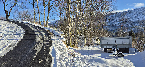 The marked trailhead at Helldalslia