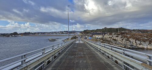 The bridge from Hanøyna to Vetle Lauvøyna