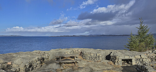 North/northwest from Nordvestre Ramsøystangen with Eldsfjellet to the right