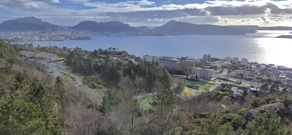 Skytterveien and part of Stemmemyren from southeast of Rognåsen
