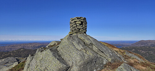 The summit cairn at Brattelifjellet