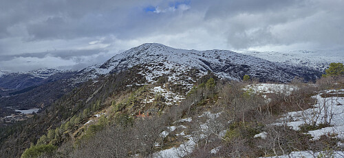 Nonsnut from Middagsnuten with Øktarenuten in the background