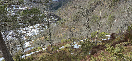 Descending to the cabins between Middagsnuten and Nonsnut