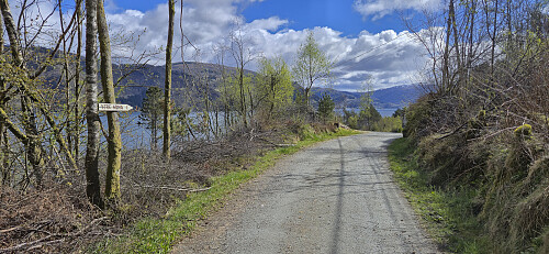 The gravel road south of Breistein