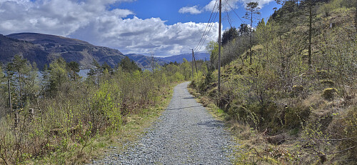 The gravel road south of Breistein