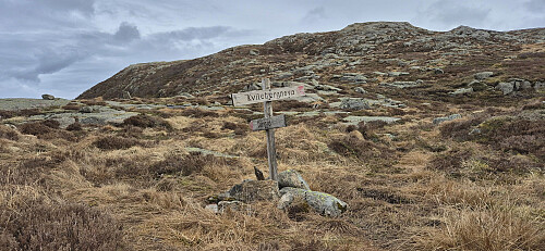The last sign for Kvitebergnova when the trail split for Dingja
