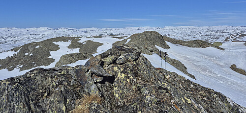 The small cairn at Raudhaugane with the real summit in the background