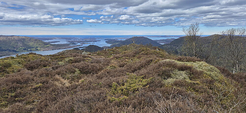 Looking back at Flogefjellet from the highest point at Flolifjellet
