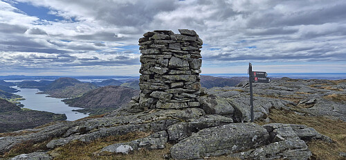 Svabergfjellet with Brattelifjellet to the left