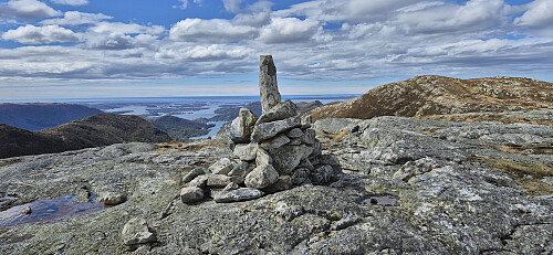 Heia with Eivindvik in the background and Ormekletten to the right