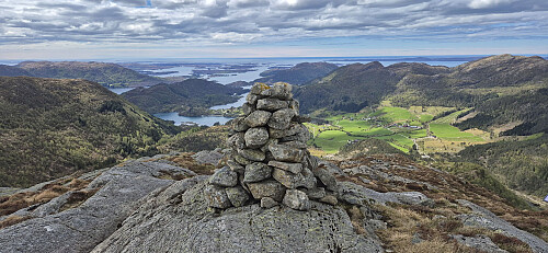 Cain west of the highest point at Ormekletten where the trail turns southeast
