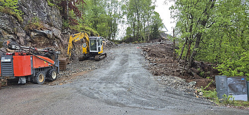 The new gravel road "towards" the summit!