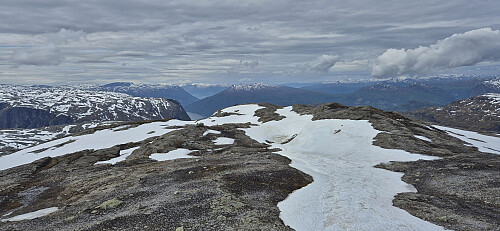 Southwest from Nipahøgdi with Midtfjell at the center