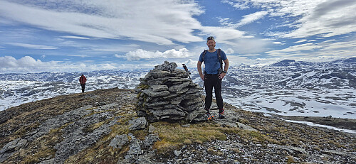 Endre at Nipahøgdi with Petter arriving in the background