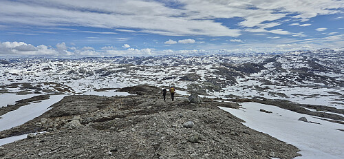 Descending from Nipahøgdi