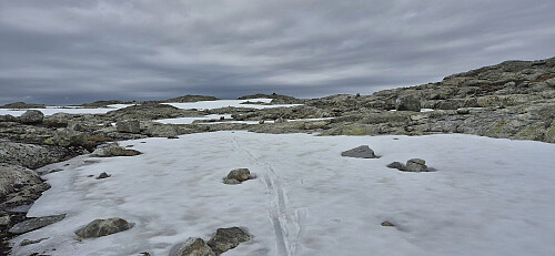 Following Endre's ski tracks towards the summit cairn