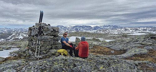 Endre and Petter at Kyrelvfjellet with Hardangerjøkulen in the background