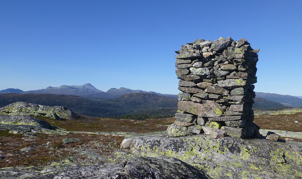 Varden med Gaustatoppen bak