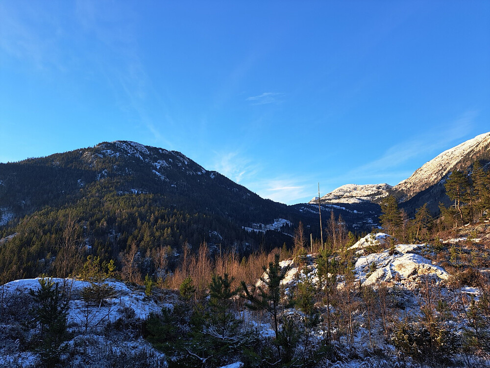 Hattefjell til venstre