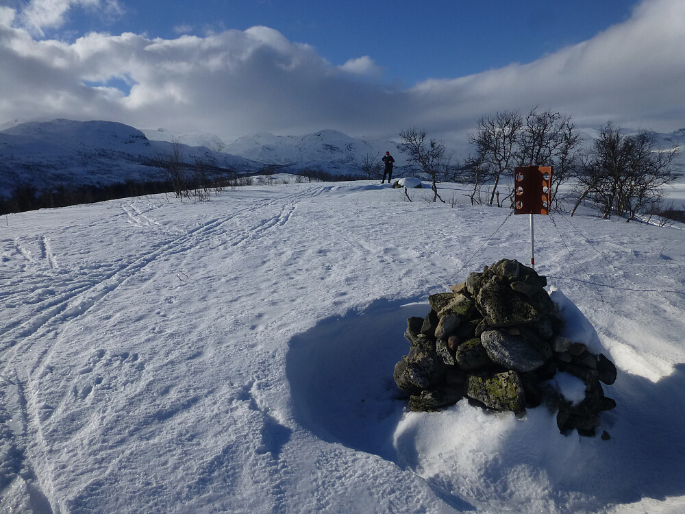 Øyvind står på høyeste punkt.