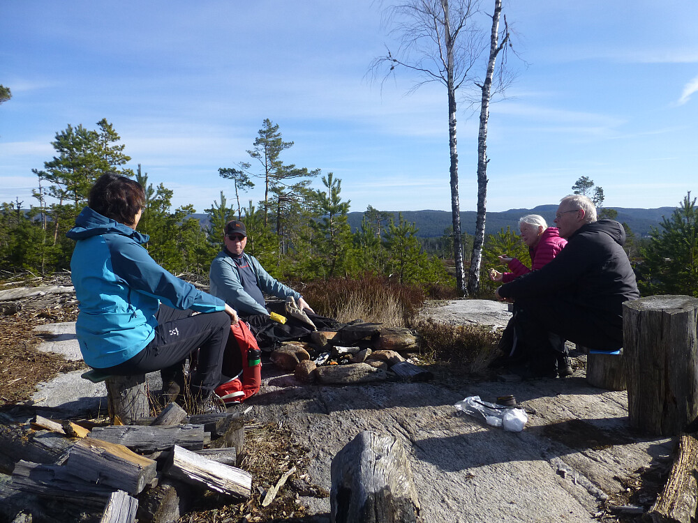 Fin bålplass rett ved toppunktet