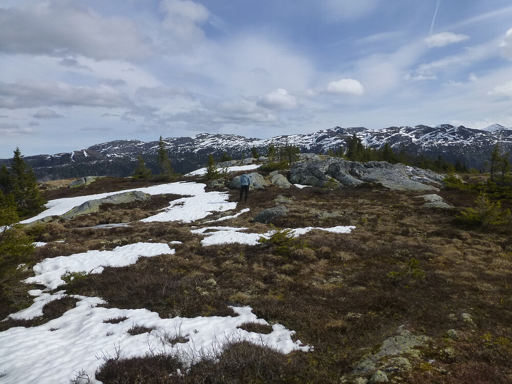 Bilde fra toppen bortetter toppryggen
