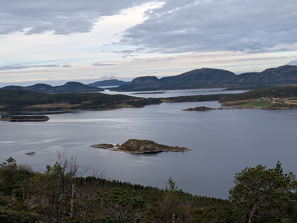 Utsikt mot Tjuvholmen foran i bildet