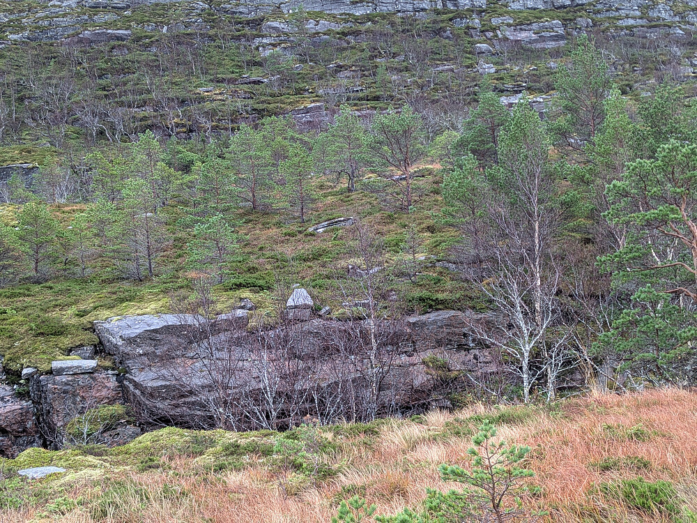 Ei kløft før fjellsiden opp til Beniken