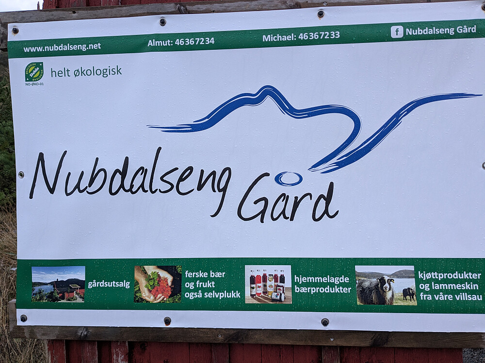 Parkerte i krysset til Nubdalseng Gård