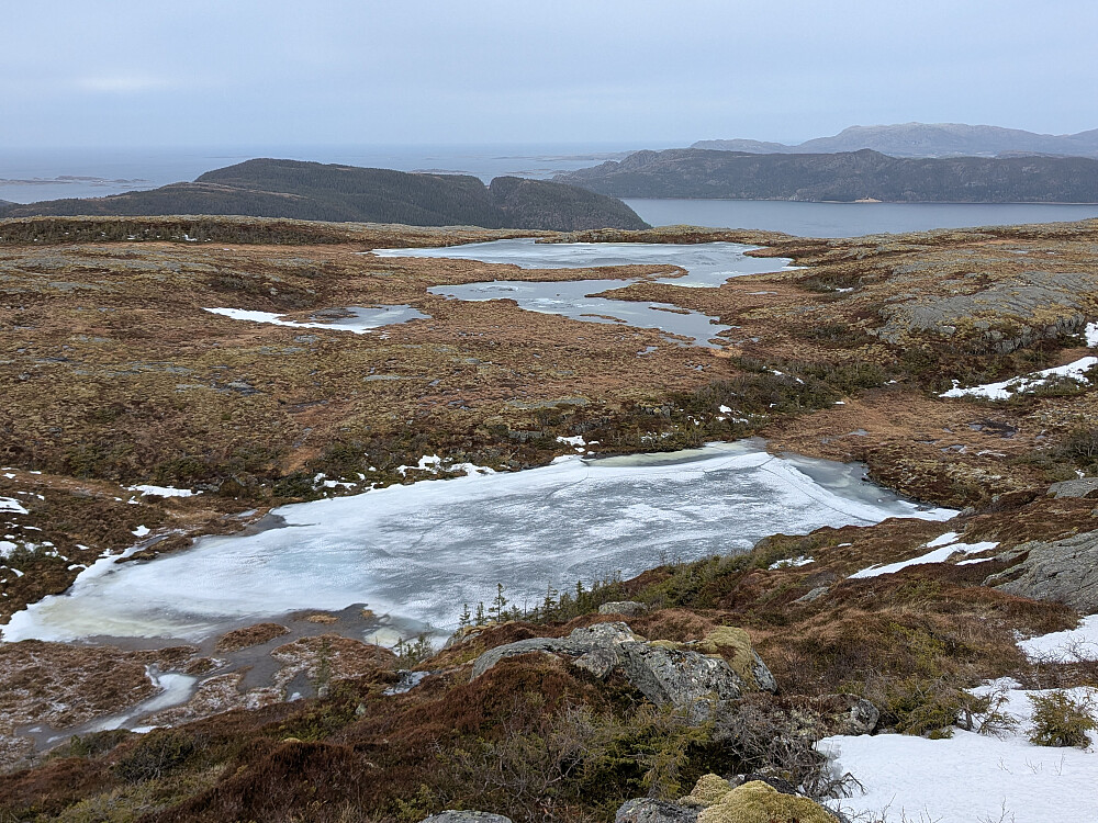 Utsikt fra Skavdalsfjellet mot de navnløse vannene