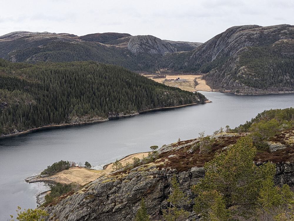 Utsikt mot Nubbdal, Urdmofjellet og Nubben