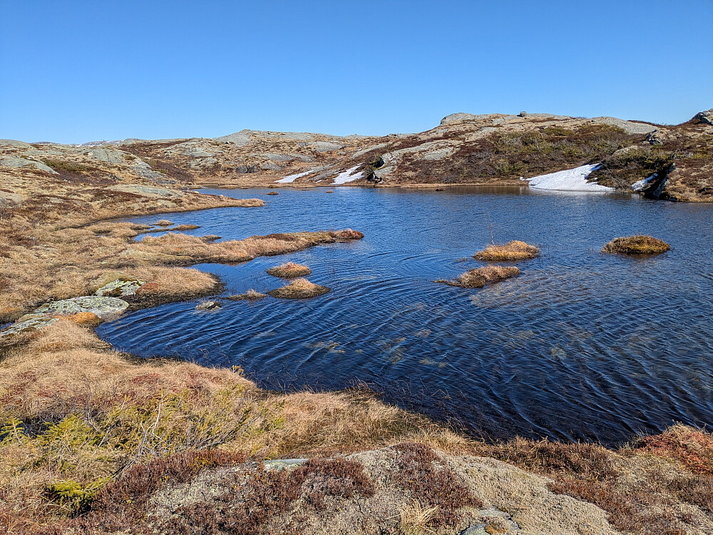 Ei av mange tjønner ved Storslåttfjellet