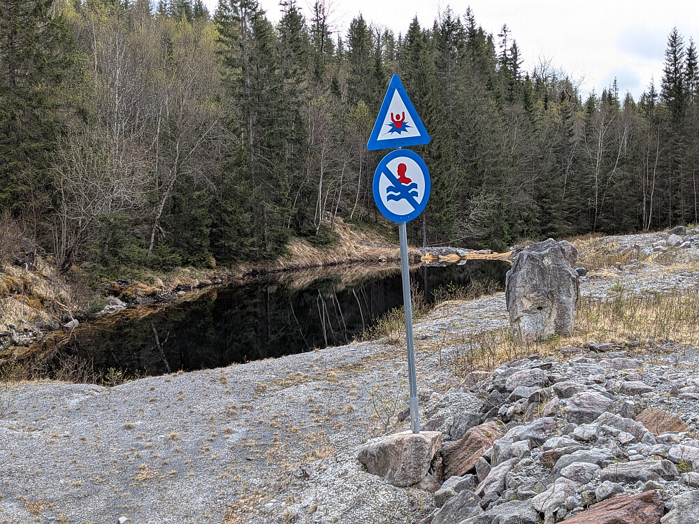 Bading forbudt i grustaket ved Guronesbekken